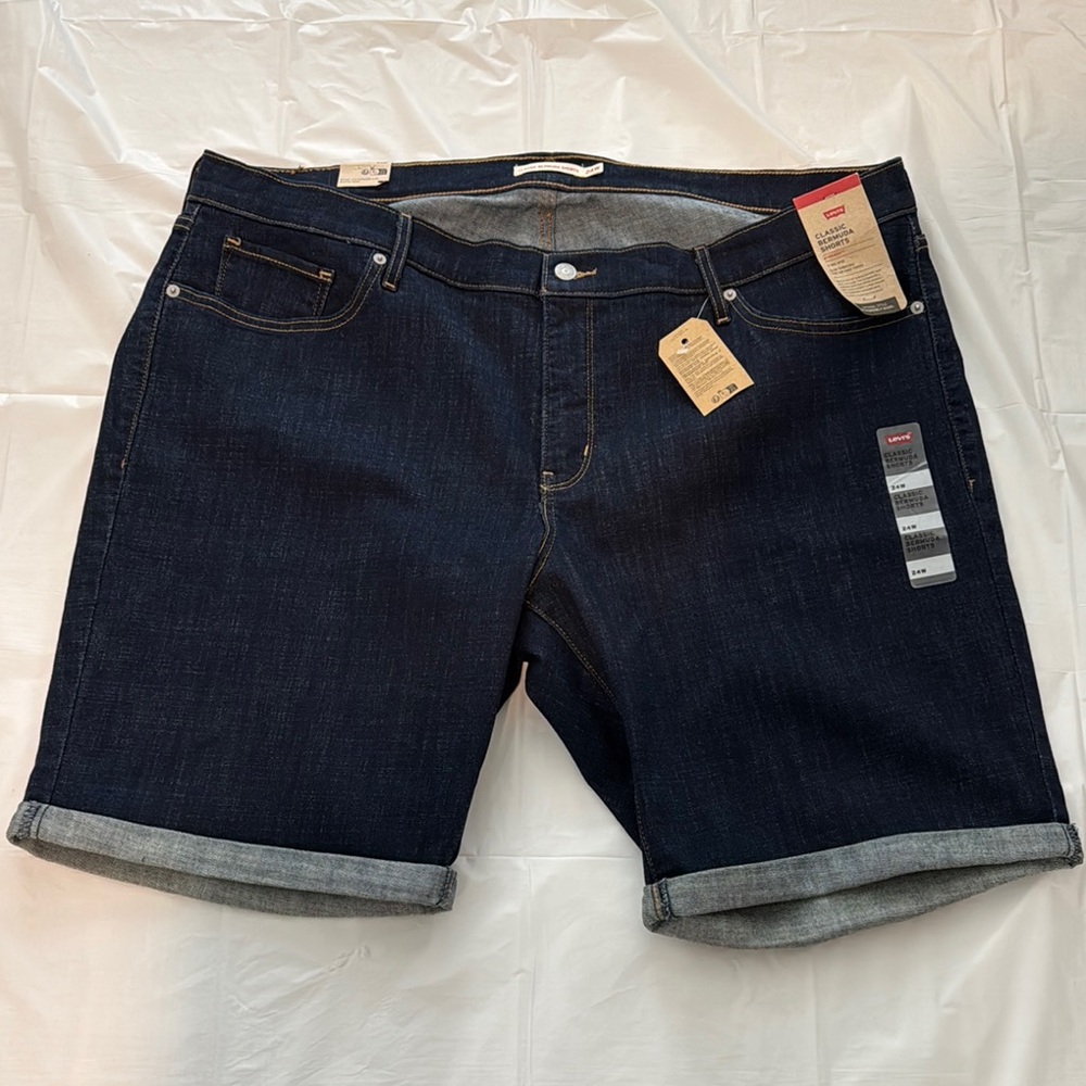 Women’s Levi’s  Dark Blue Classic Bermuda Short. Size 24W. New